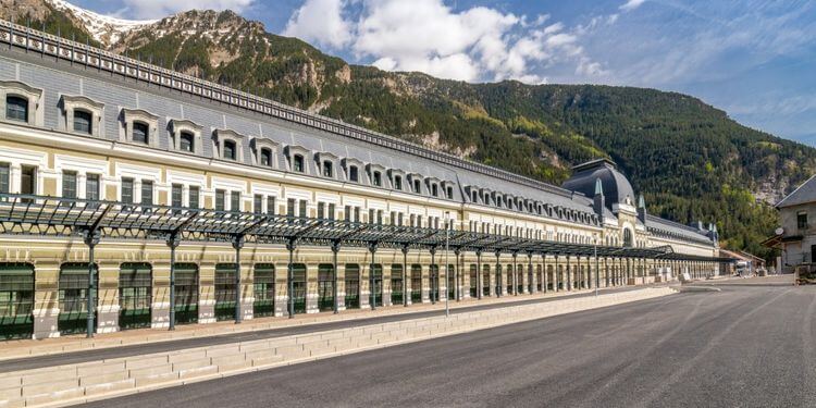 LA PERLE 5 ÉTOILES – Le palace de la gare de Canfranc va ouvrir